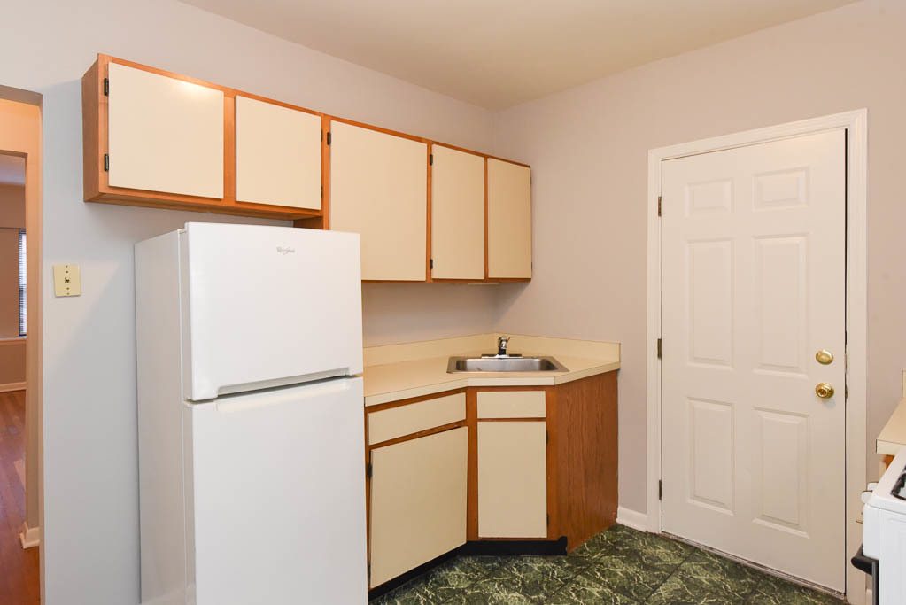 5744 N Winthrop Avenue - Photo 2