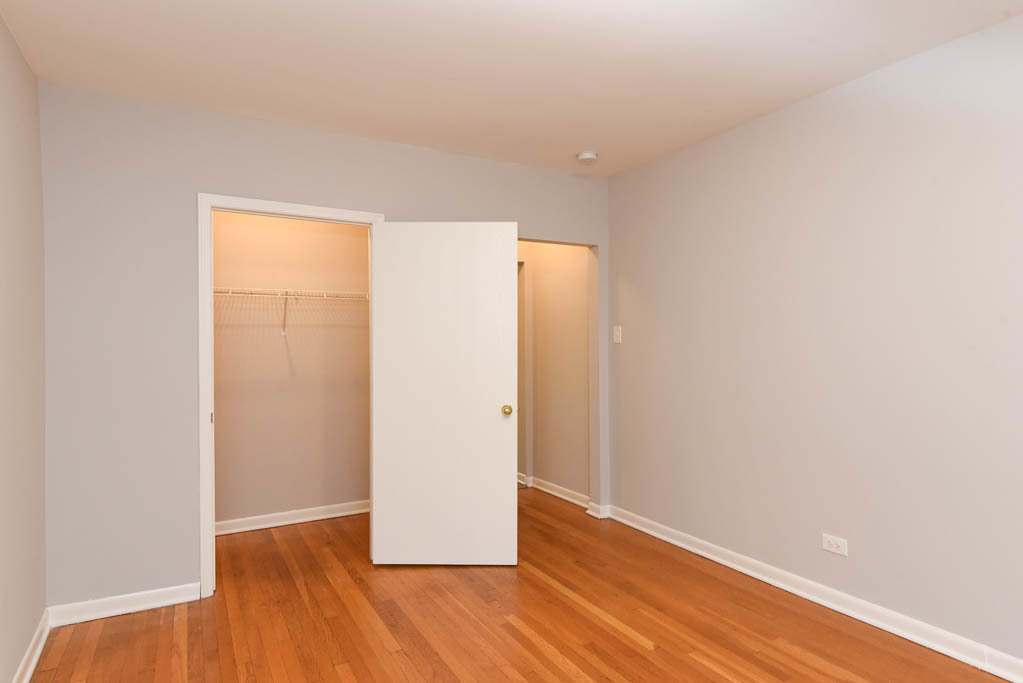 5744 N Winthrop Avenue - Photo 9