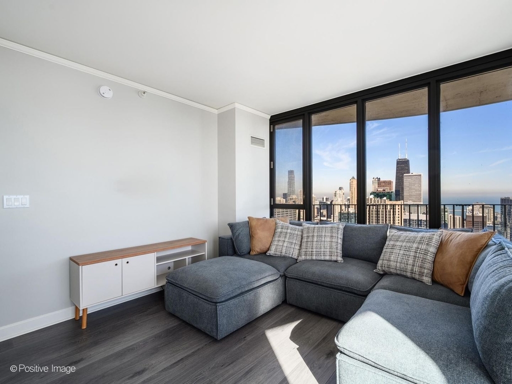 225 N Columbus Drive - Photo 4