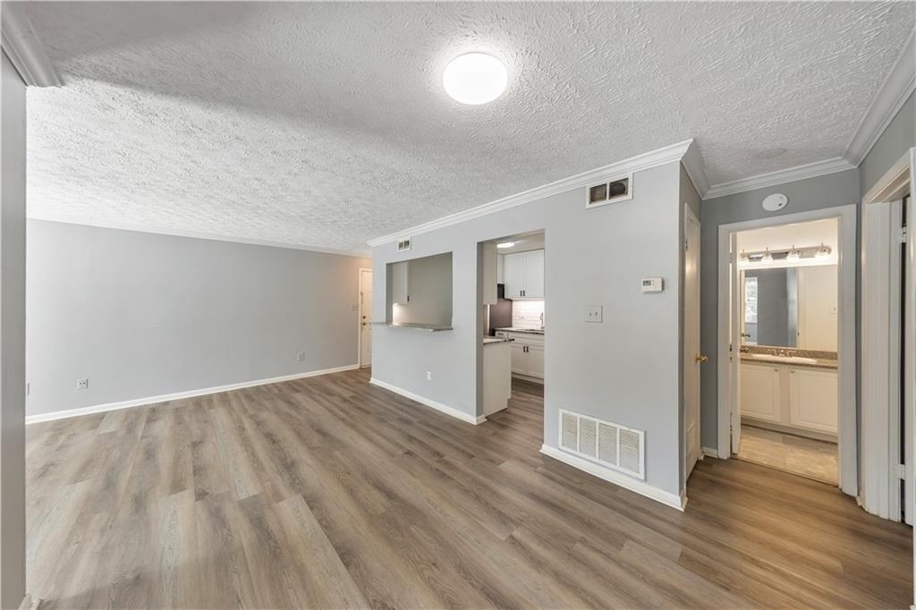 5159 Roswell Road - Photo 7