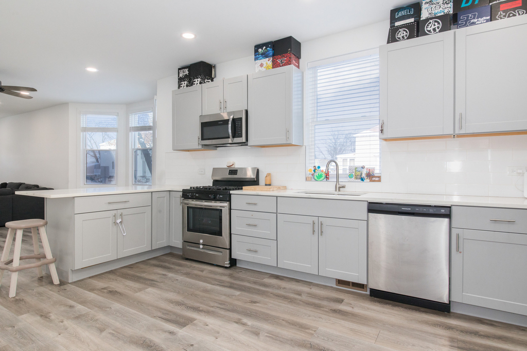 4055 Prairie Avenue - Photo 2