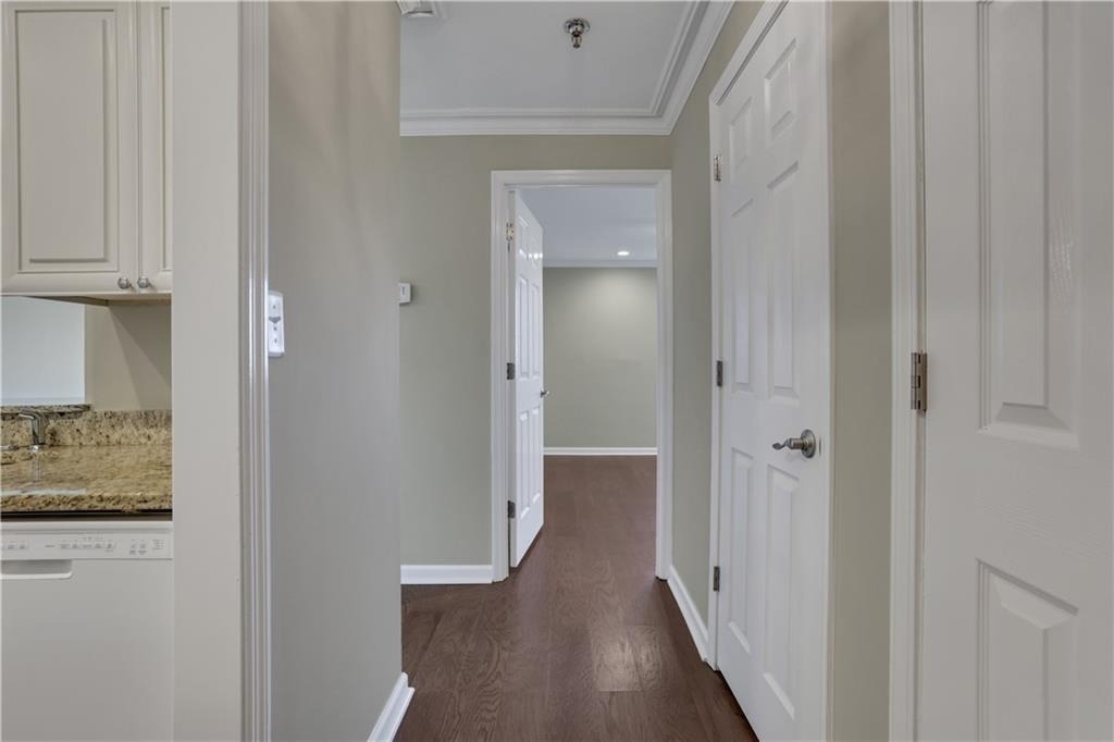 300 Johnson Ferry Road Ne - Photo 9