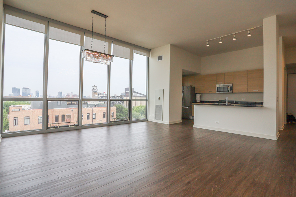 910 W Huron Street - Photo 1