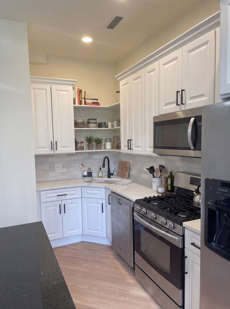 818 N Dearborn Street - Photo 4