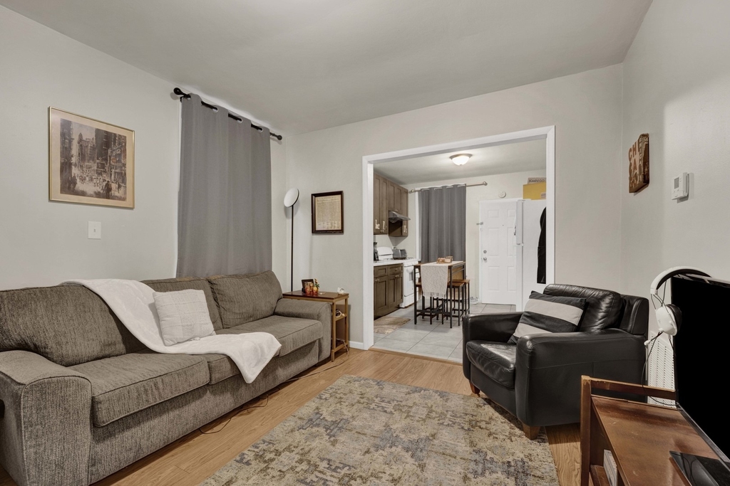 465 W 27th Street - Photo 5