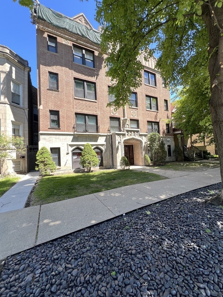 4427 N Seeley Avenue - Photo 0