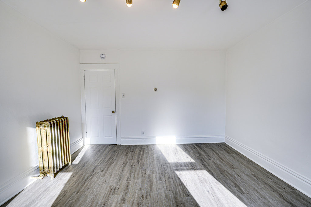 523 Grand Avenue - Photo 2