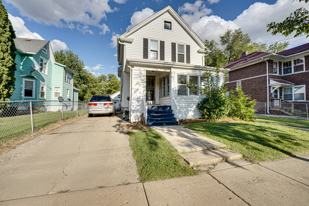 523 Grand Avenue - Photo 1