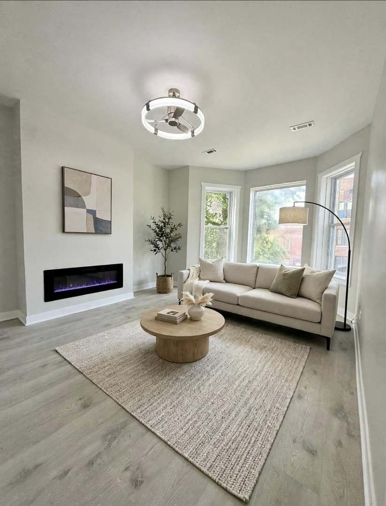 6039 S Eberhart Avenue - Photo 1