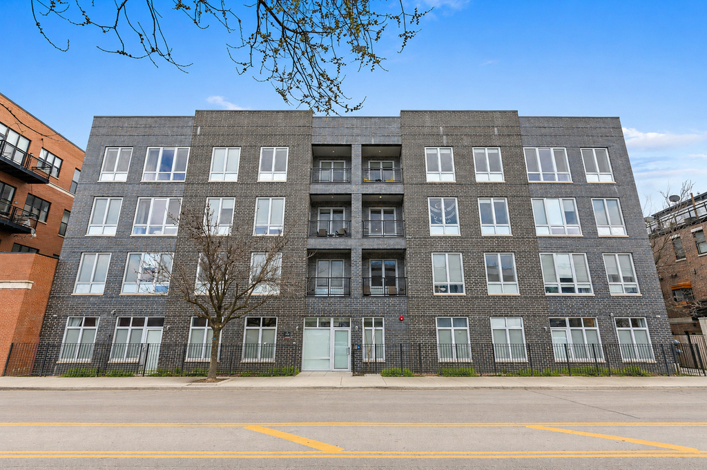 2217 W Madison Street - Photo 0