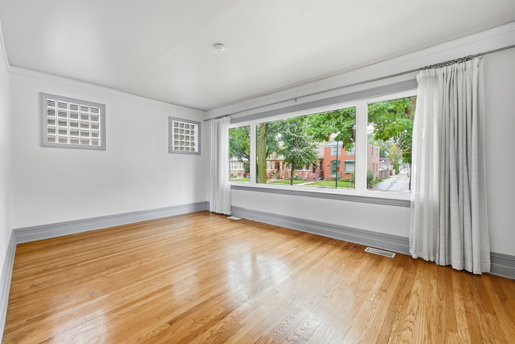 5455 N Lieb Avenue - Photo 1