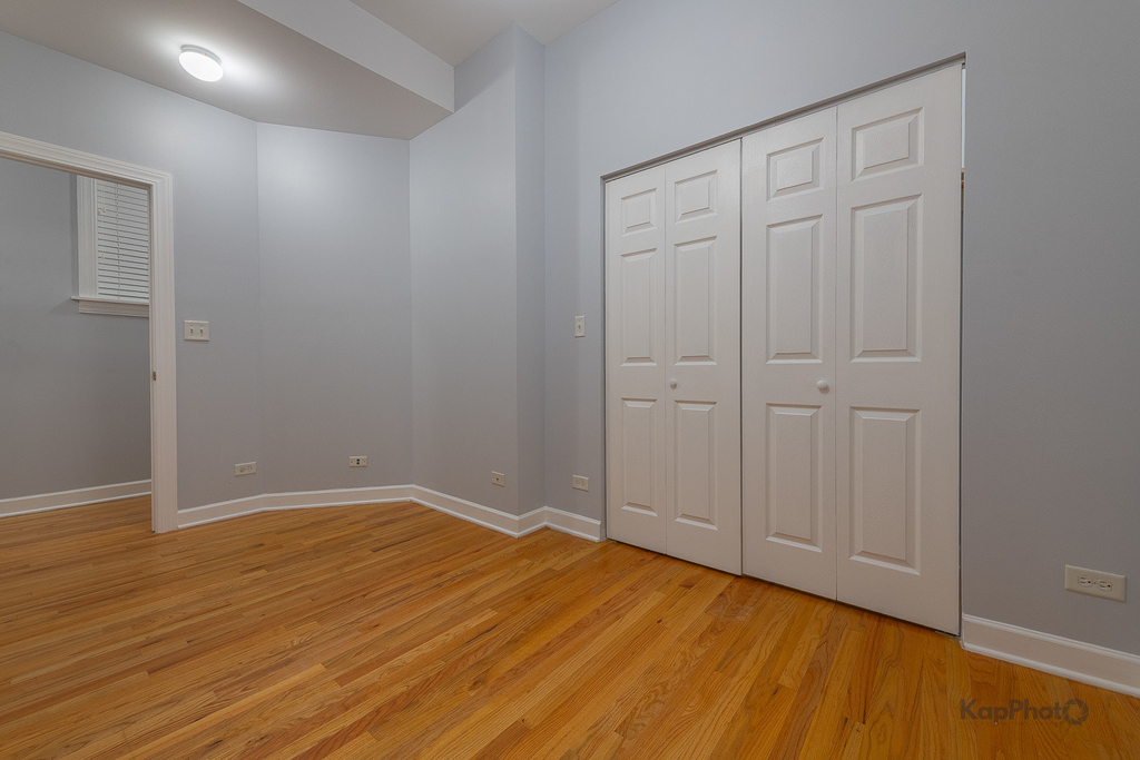 2254 W Adams Street - Photo 11