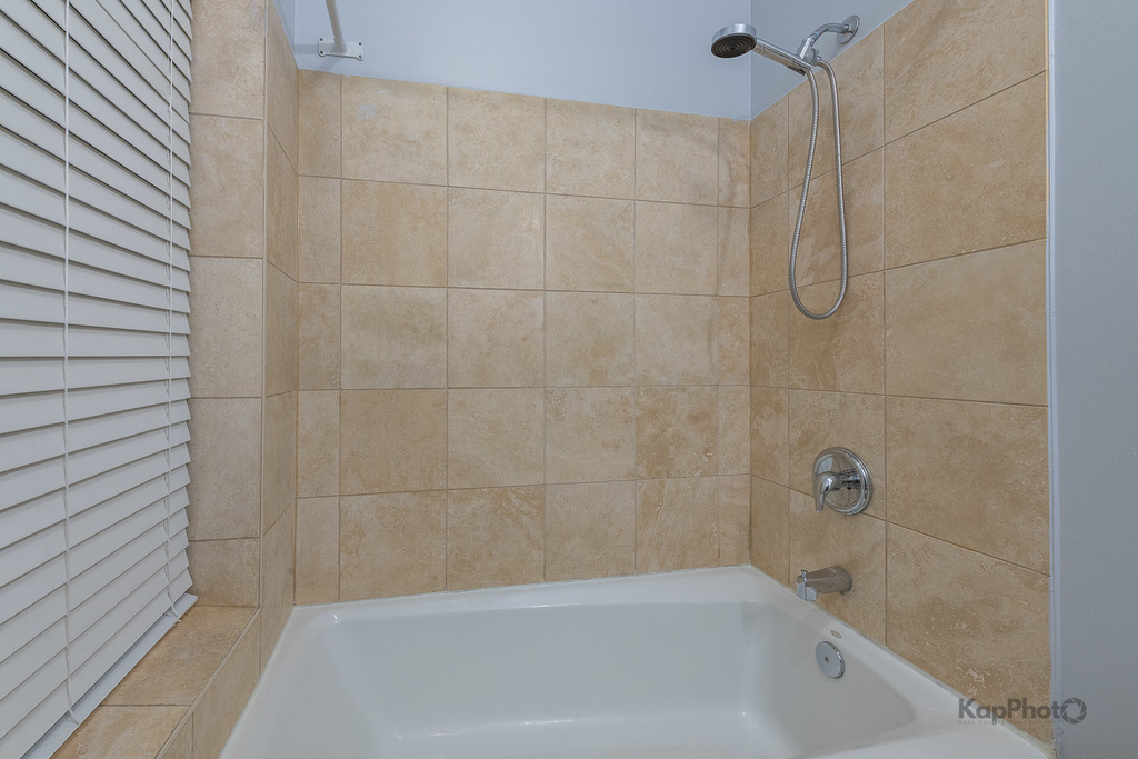 2254 W Adams Street - Photo 16