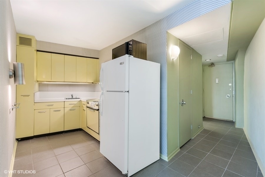 300 N State Street - Photo 2