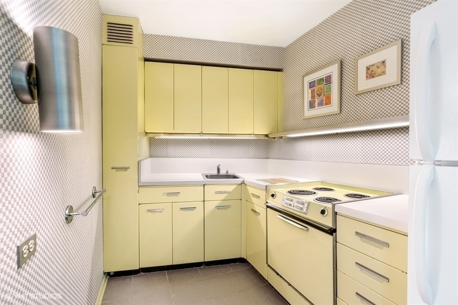 300 N State Street - Photo 3