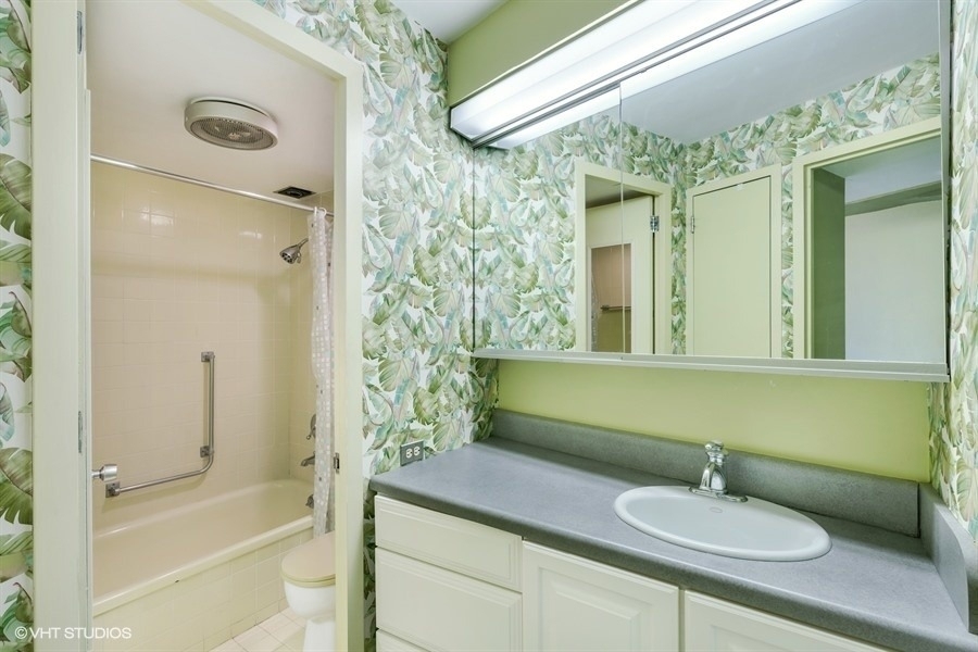 300 N State Street - Photo 4