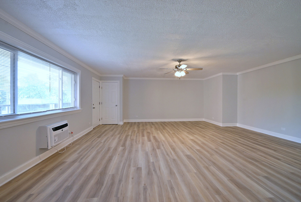 600 S York Street - Photo 2
