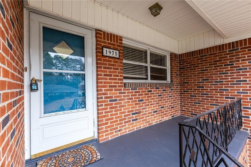 1975 Kilburn Drive Ne - Photo 3