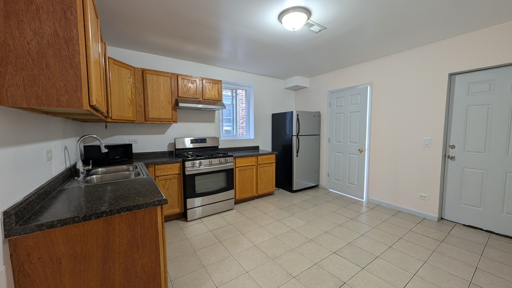 2441 W 46th Street - Photo 5