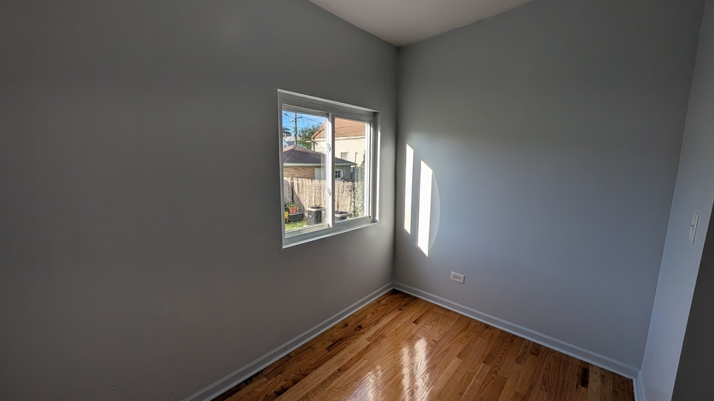 2441 W 46th Street - Photo 11