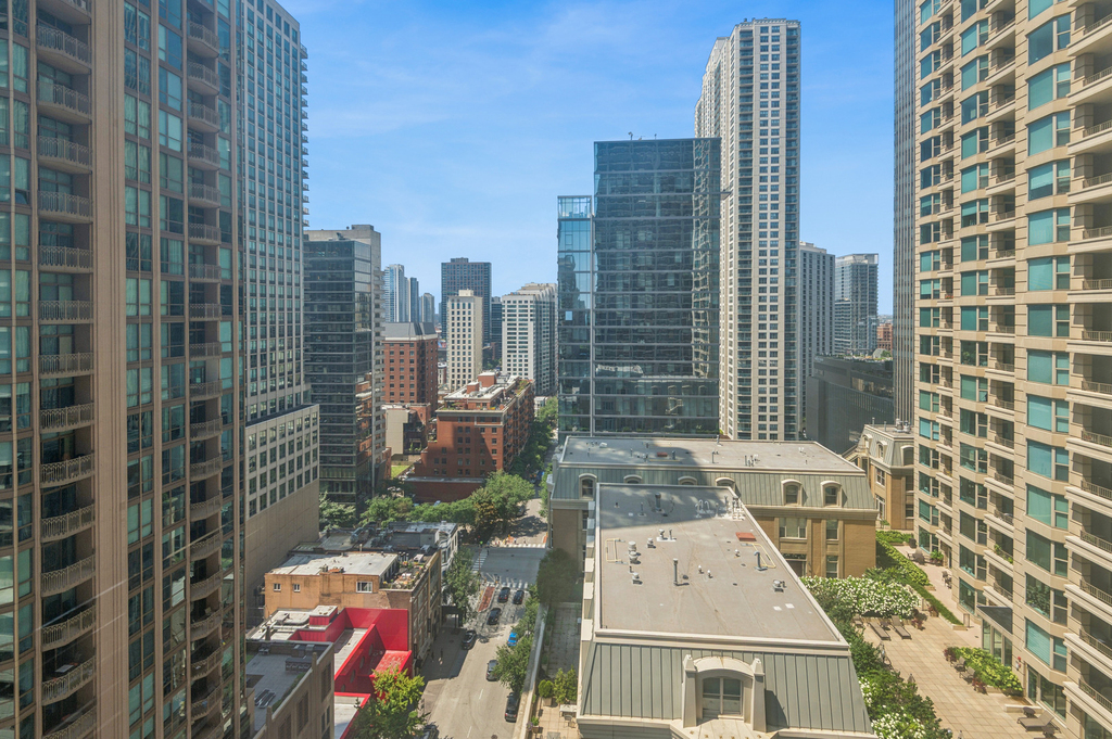 30 E Huron Street - Photo 17