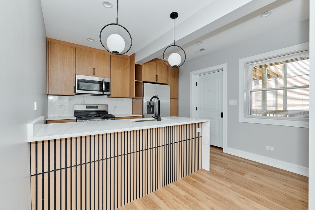 5800 N Maplewood Avenue - Photo 10
