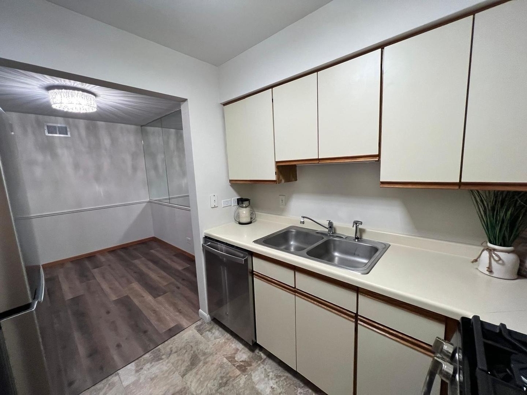 1503 N Milwaukee Avenue - Photo 9