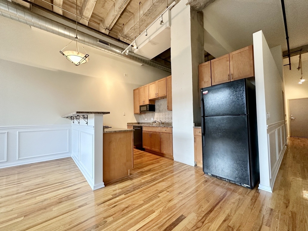1645 W Ogden Avenue - Photo 4