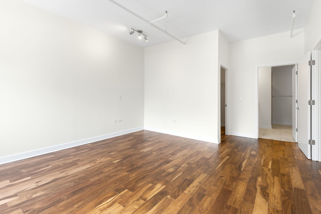 737 W Washington Boulevard - Photo 3