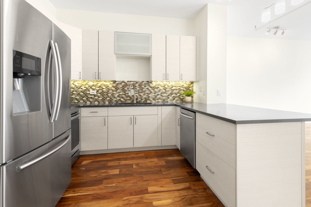 737 W Washington Boulevard - Photo 2
