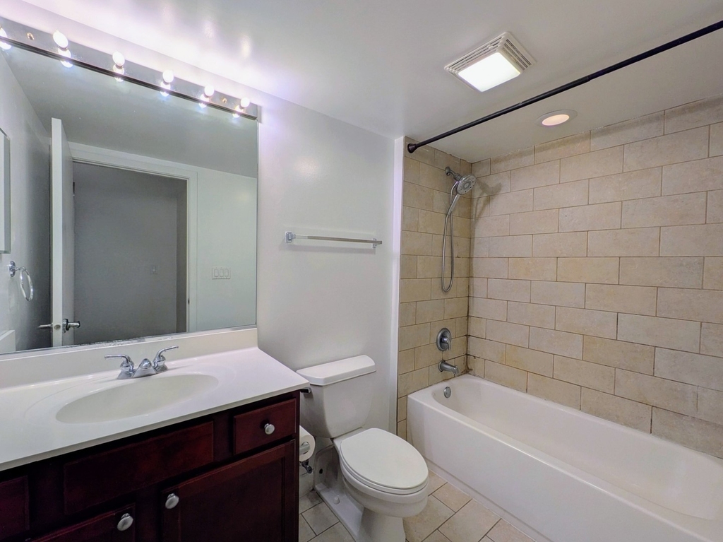 1033 W 14th Place - Photo 9