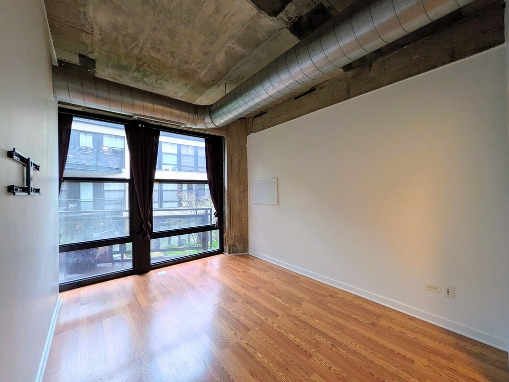 1033 W 14th Place - Photo 3