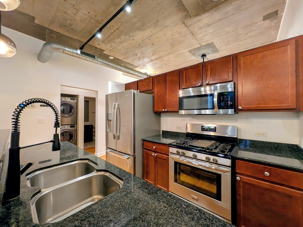 1033 W 14th Place - Photo 2