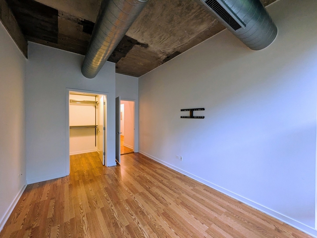 1033 W 14th Place - Photo 10