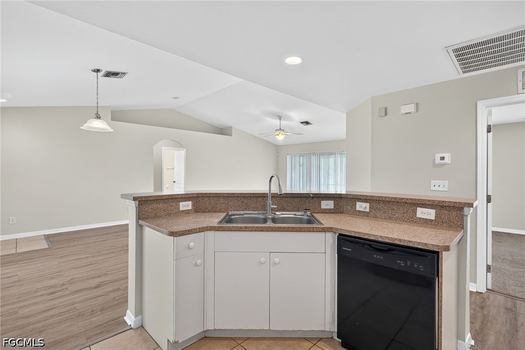 3300 70th Street W - Photo 11