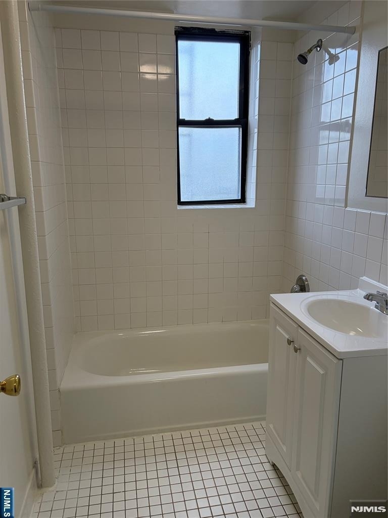 805 Red - Photo 11