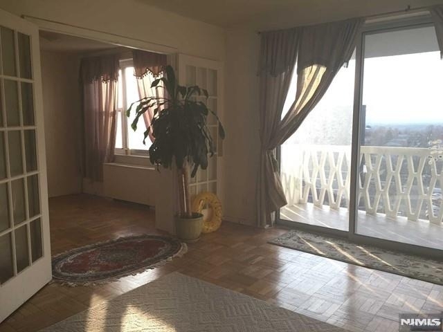 2000 Linwood - Photo 2