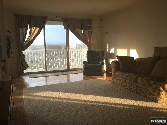 2000 Linwood - Photo 1