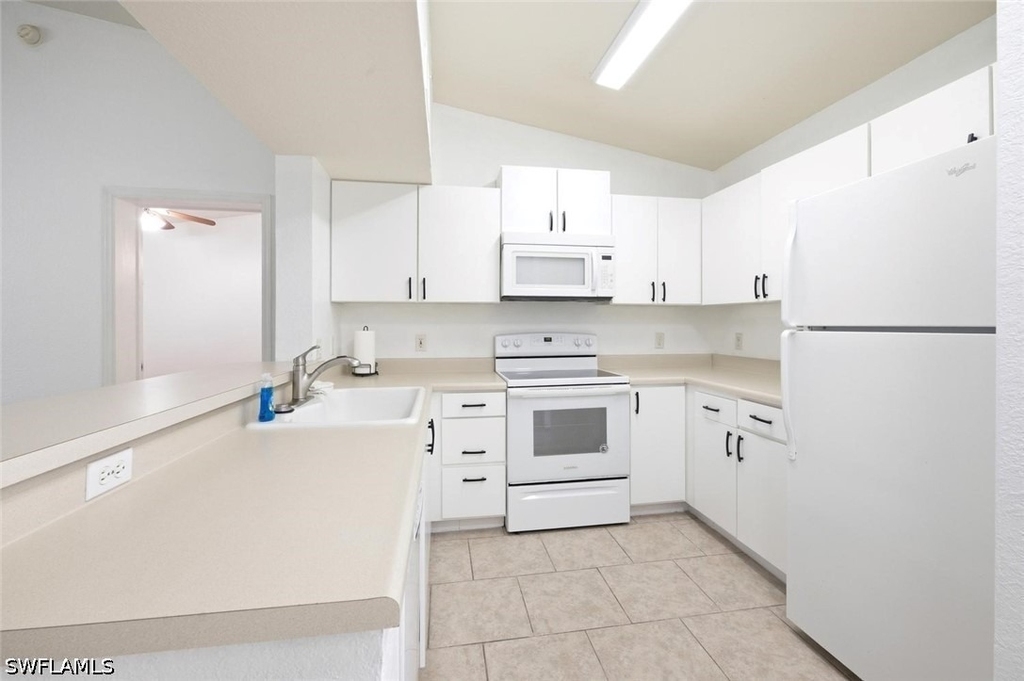 8271 Key Royal Circle - Photo 8
