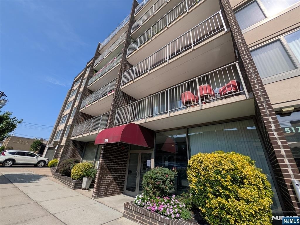 515 Anderson - Photo 0