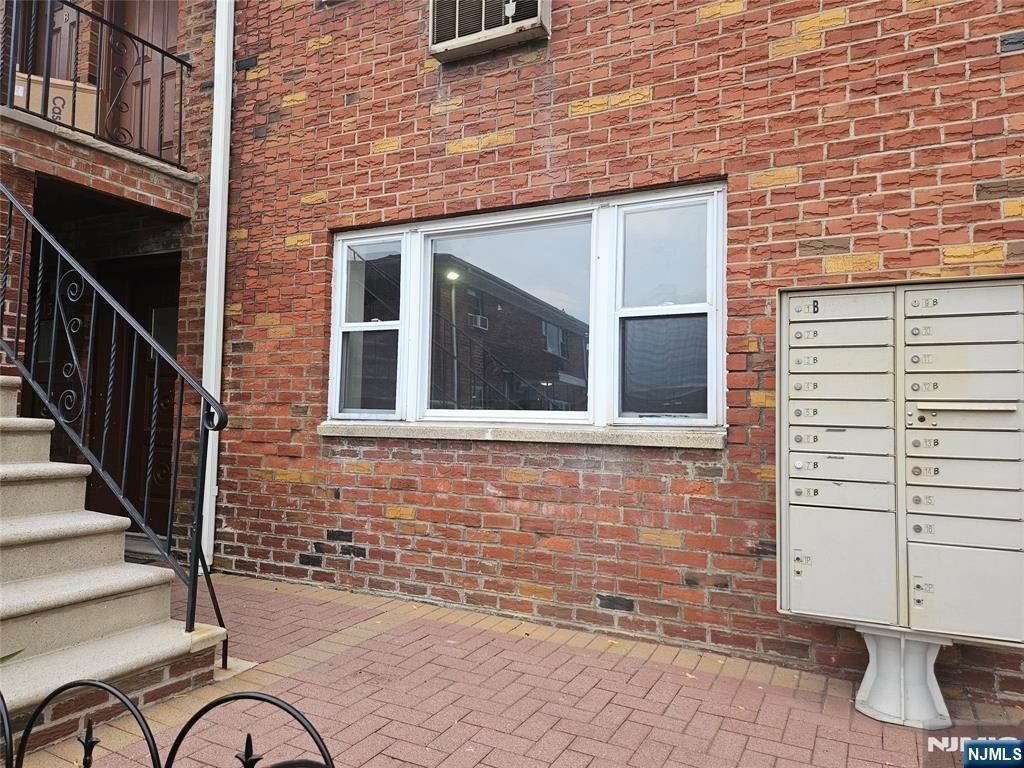 340 Undercliff - Photo 11