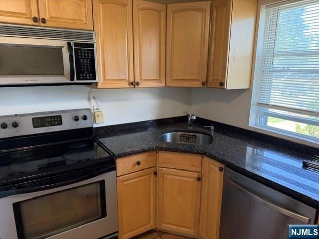236 Franklin - Photo 2