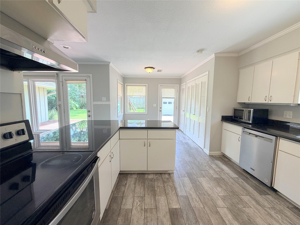 5019 Yarwell Drive - Photo 13