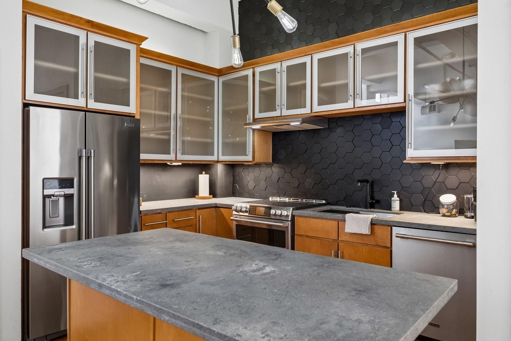 705 Main Street - Photo 3