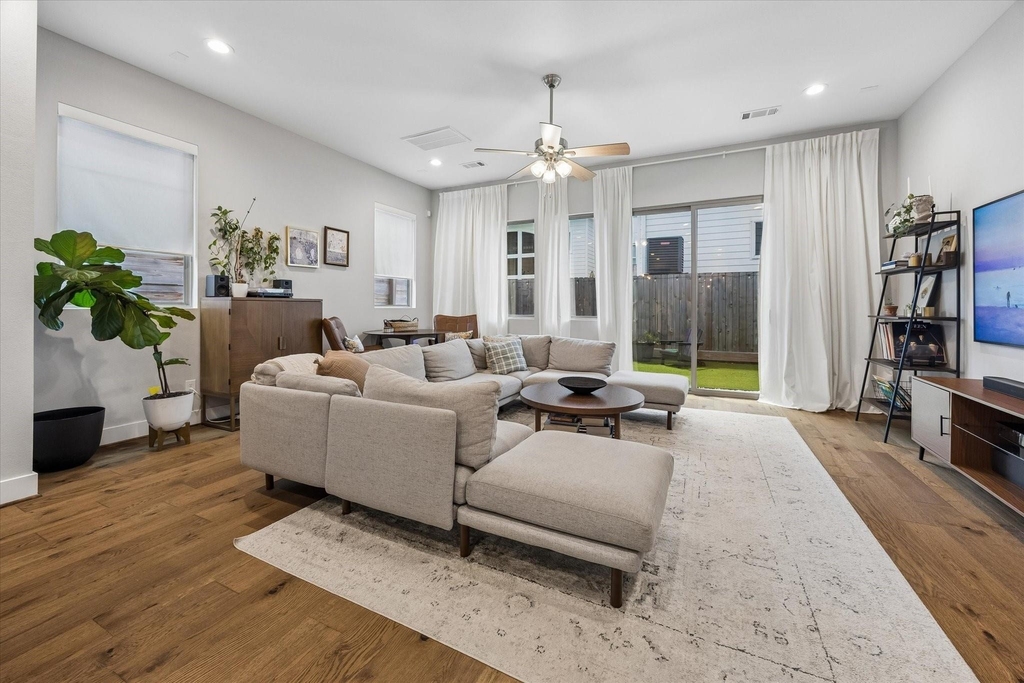 2704 Baldwin Street - Photo 6