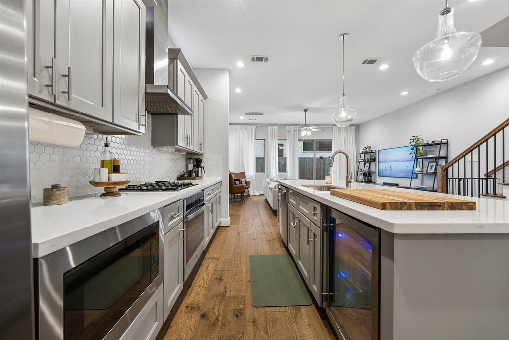 2704 Baldwin Street - Photo 3