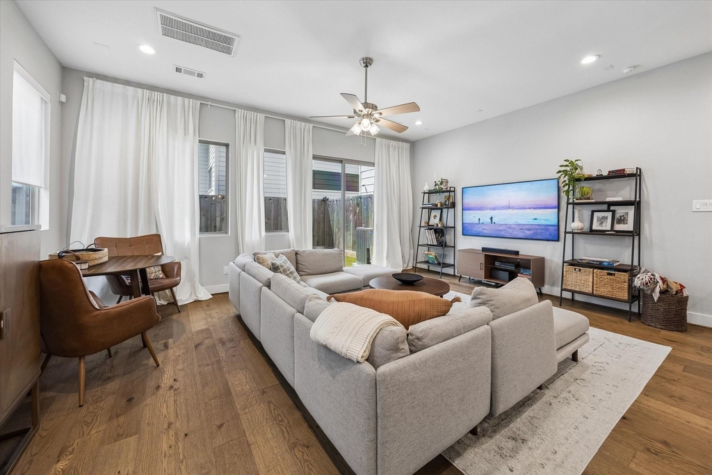 2704 Baldwin Street - Photo 5