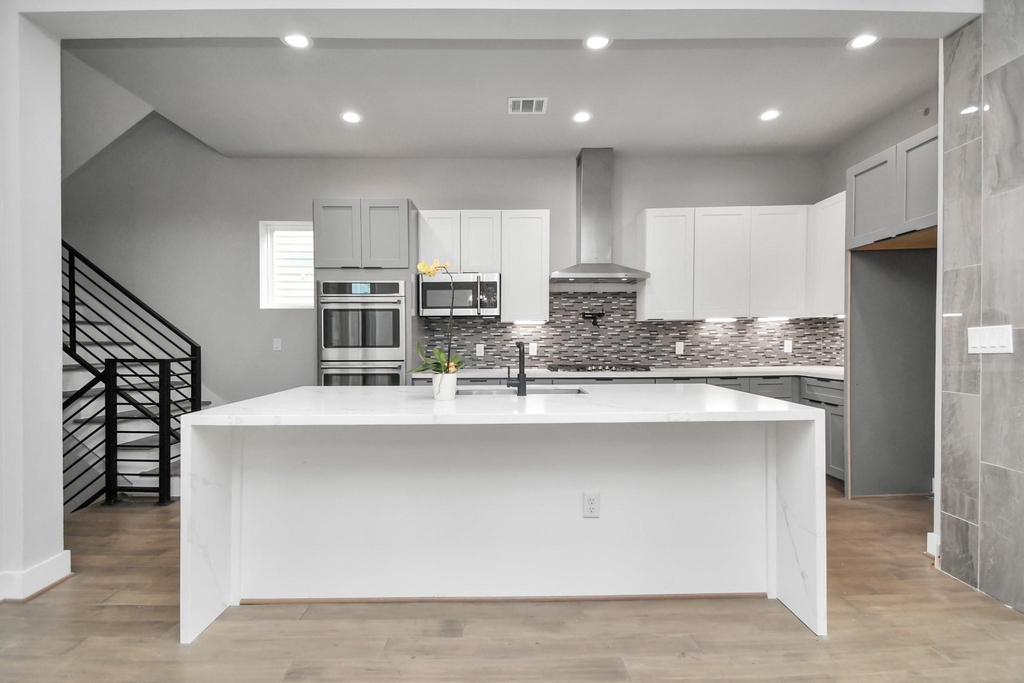 1320 Eberhard Street - Photo 13