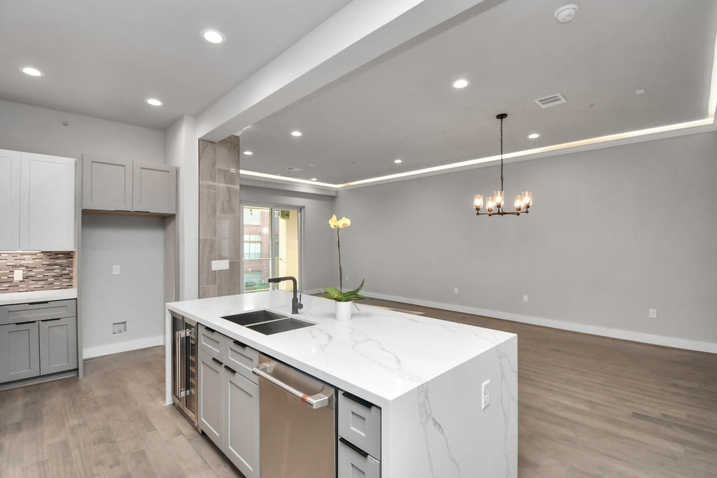 1320 Eberhard Street - Photo 18
