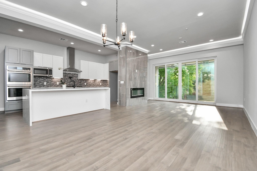1320 Eberhard Street - Photo 7